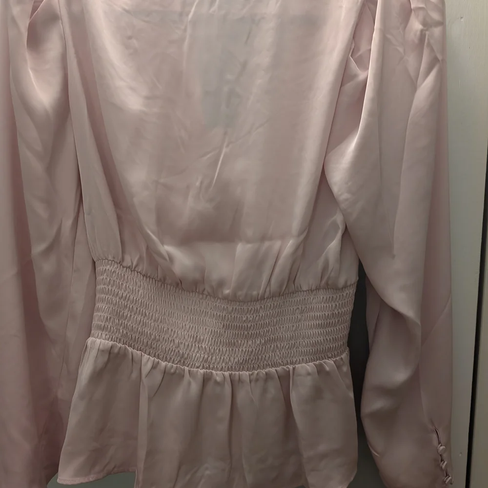 Express Pink Blouse. NWT - Picture 3 of 8